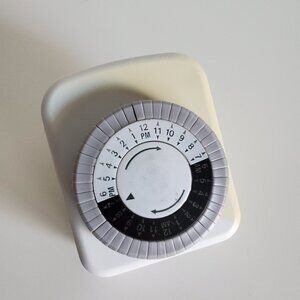 Intertek 24-hour Mechanical Programmable Timer Model TM-019